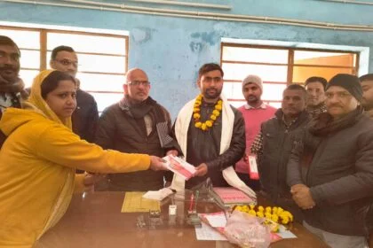 भगवानपुर में शिक्षक मो. इजहार आलम को विद्यालय परिवार ने दी भावभीनी विदाई, अंग वस्त्र देकर किया सम्मानित 22