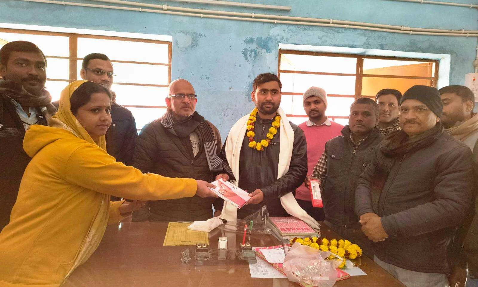 भगवानपुर में शिक्षक मो. इजहार आलम को विद्यालय परिवार ने दी भावभीनी विदाई, अंग वस्त्र देकर किया सम्मानित 2