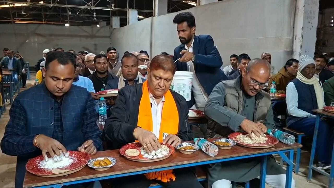 बिहार शरीफ में दही चूड़ा भोज के बहाने आरजेडी पर बरसे भाजपा विधायक डॉ. सुनील कुमार, भारत रत्न पर चुटकी लालू परिवार में बिखराव तय 2