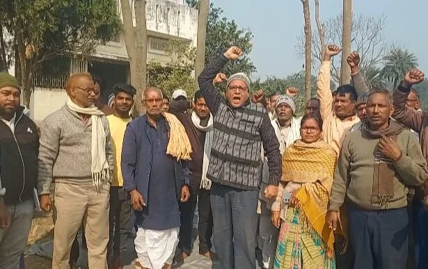 वीरपुर प्रखंड कार्यालय के स्थानांतरण की खबर से आक्रोश, 'प्रखंड कार्यालय बचाओ संघर्ष समिति' का हुआ गठन 9