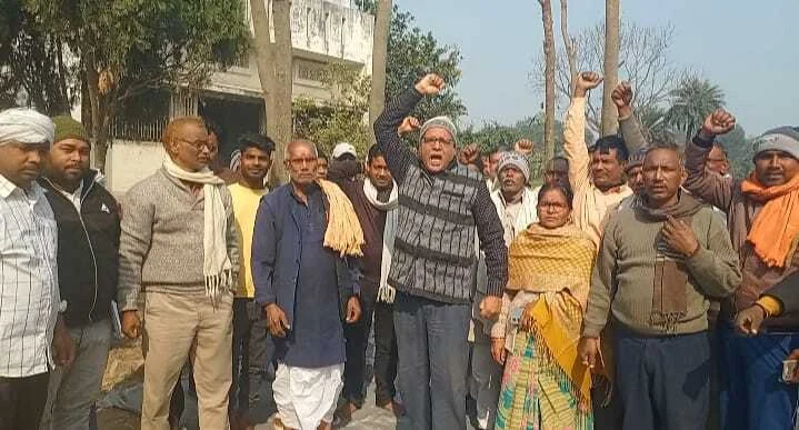 वीरपुर प्रखंड कार्यालय के स्थानांतरण की खबर से आक्रोश, 'प्रखंड कार्यालय बचाओ संघर्ष समिति' का हुआ गठन 13