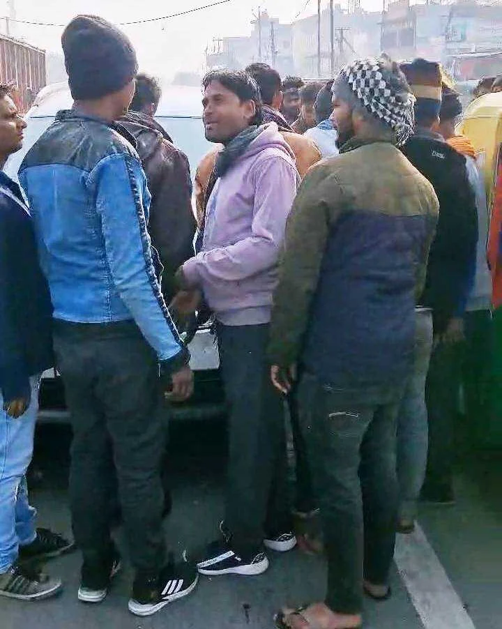 समस्तीपुर: मुसरीघरारी चौराहे पर कार और ऑटो के बीच जोरदार भिड़ंत, मची अफरा-तफरी 2