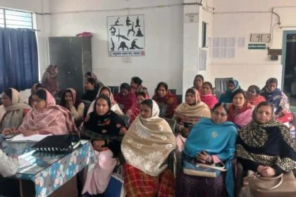 बछवाड़ा सीएचसी में आशा कार्यकर्ताओं की बैठक,20 जनवरी को तालाबंदी और 12 फरवरी को राष्ट्रव्यापी हड़ताल का एलान 34