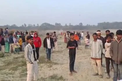 समस्तीपुर: बहादुरपुर ढाब के पास झाड़ी में मिला अज्ञात महिला का शव, इलाके में फैली सनसनी 51