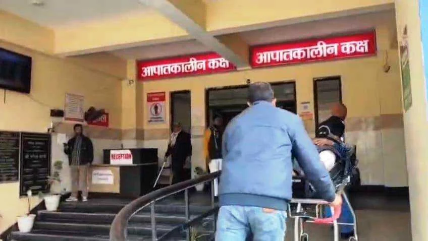 नालंदा: अनियंत्रित होकर पिकअप वाहन पलटी, एक महिला की घटनास्थल पर हुई मौत, एक दर्जन से अधिक लोग हुए घायल 3