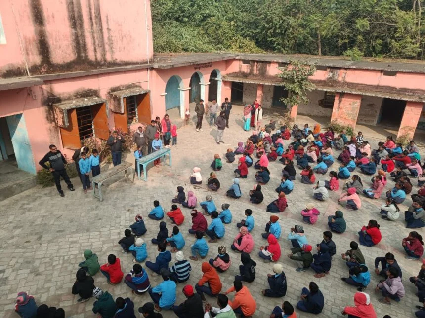 भगवानपुर 'सुरक्षित शनिवार' के तहत बच्चों ने सीखे भूकंप से बचाव के गुर, स्कूलों में हुआ मॉकड्रिल 1