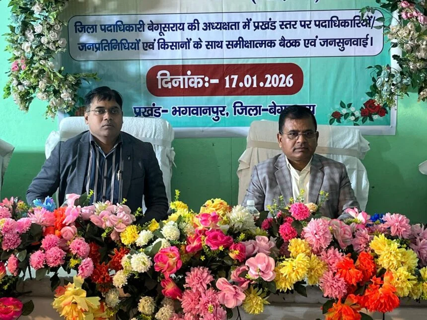 भगवानपुर में 'प्रशासन गांव की ओर' कार्यक्रम में पहुंचे जिलाधिकारी, योजनाओं में ढिलाई पर अधिकारियों को लगाई फटकार 1