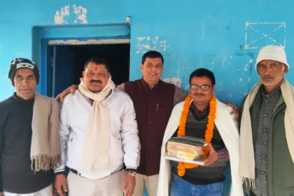 बछवाड़ा से स्थानांतरण पर सम्मान: प्राथमिक विद्यालय रूपसवाज में शिक्षक सतीश कुमार का फूल-माला और चादर से हुआ अभिनंदन 4