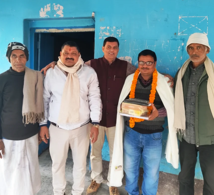 बछवाड़ा से स्थानांतरण पर सम्मान: प्राथमिक विद्यालय रूपसवाज में शिक्षक सतीश कुमार का फूल-माला और चादर से हुआ अभिनंदन 1