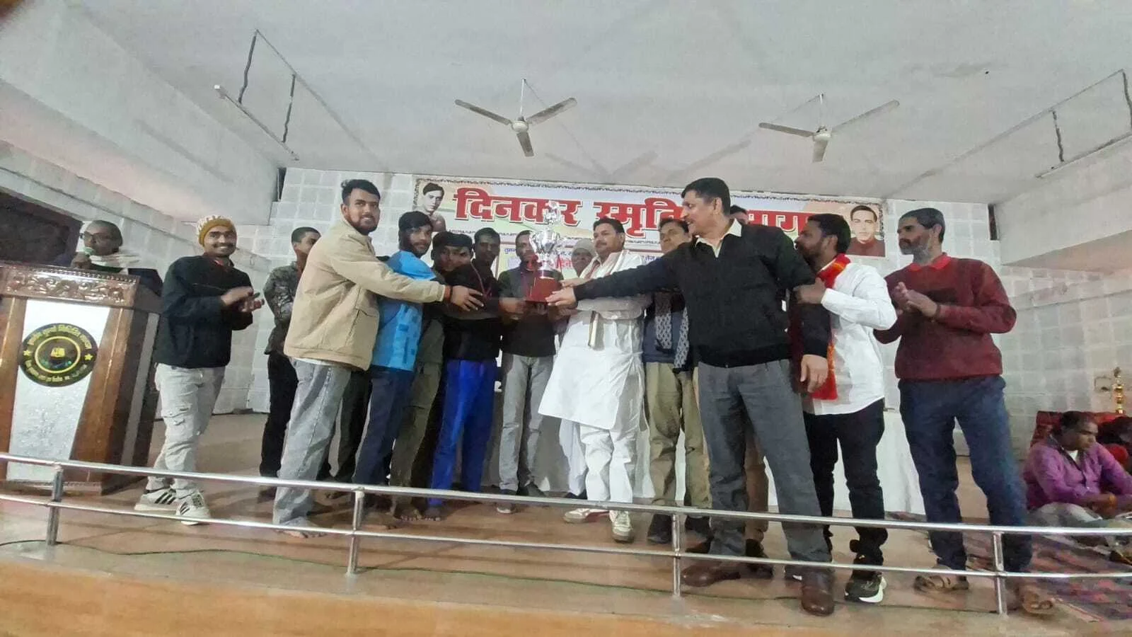 शहीद दिनेश सिंह स्मृति खेलकूद प्रतियोगिता का हुआ समापन,गणमान्य अतिथियों ने चयनित खिलाड़ियों को किया पुरस्कृत 2