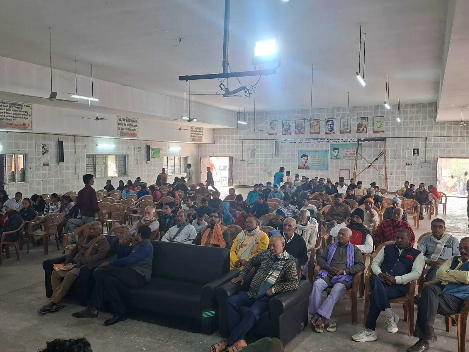 शहीद दिनेश सिंह स्मृति खेलकूद प्रतियोगिता का हुआ समापन,गणमान्य अतिथियों ने चयनित खिलाड़ियों को किया पुरस्कृत 4