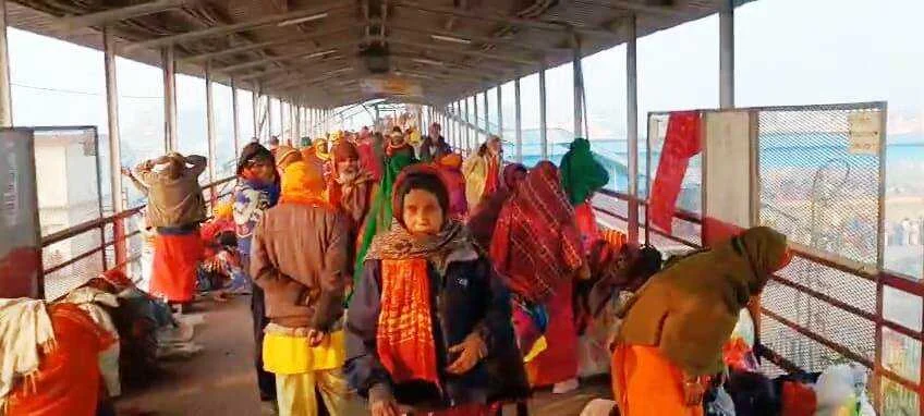 समस्तीपुर: बाबा थानेश्वर स्थान में उमड़ा श्रद्धा का सैलाब, हजारों भक्तों ने किया नरक निवारण चतुर्दशी का पूजन 3