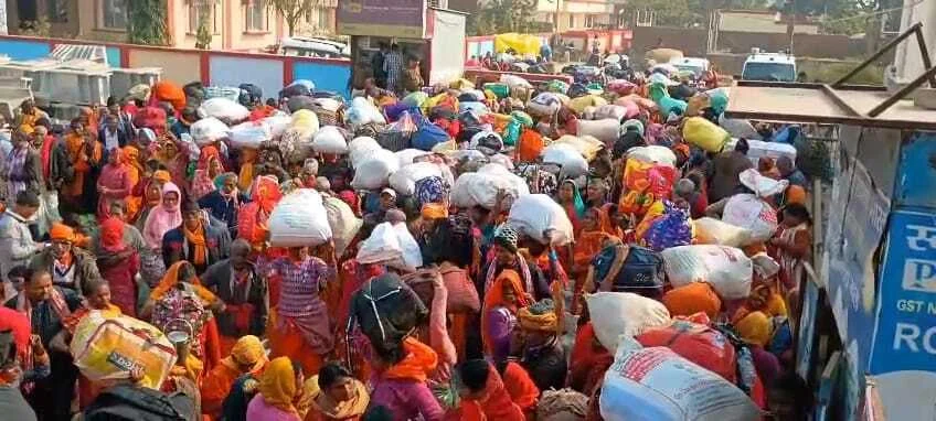 समस्तीपुर: बाबा थानेश्वर स्थान में उमड़ा श्रद्धा का सैलाब, हजारों भक्तों ने किया नरक निवारण चतुर्दशी का पूजन 2