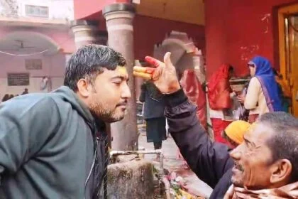 समस्तीपुर: बाबा थानेश्वर स्थान में उमड़ा श्रद्धा का सैलाब, हजारों भक्तों ने किया नरक निवारण चतुर्दशी का पूजन 77