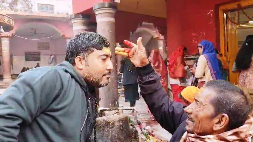 समस्तीपुर: बाबा थानेश्वर स्थान में उमड़ा श्रद्धा का सैलाब, हजारों भक्तों ने किया नरक निवारण चतुर्दशी का पूजन 5