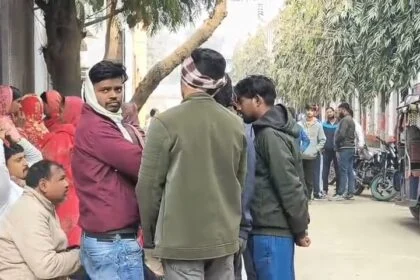 बेगूसराय में तेज रफ्तार ट्रक ने मोटरसाइकिल सवार एक युवक को कुचला,घटना स्थल पर ही दर्दनाक मौत, परिजनों में मचा कोहराम 23