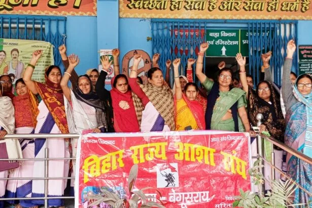 प्रभारी चिकित्सा पदाधिकारी के आश्वासन पर आशा कर्मियों की अनिश्चितकालीन हड़ताल समाप्त, 31 जनवरी तक बकाया भुगतान का भरोसा 1