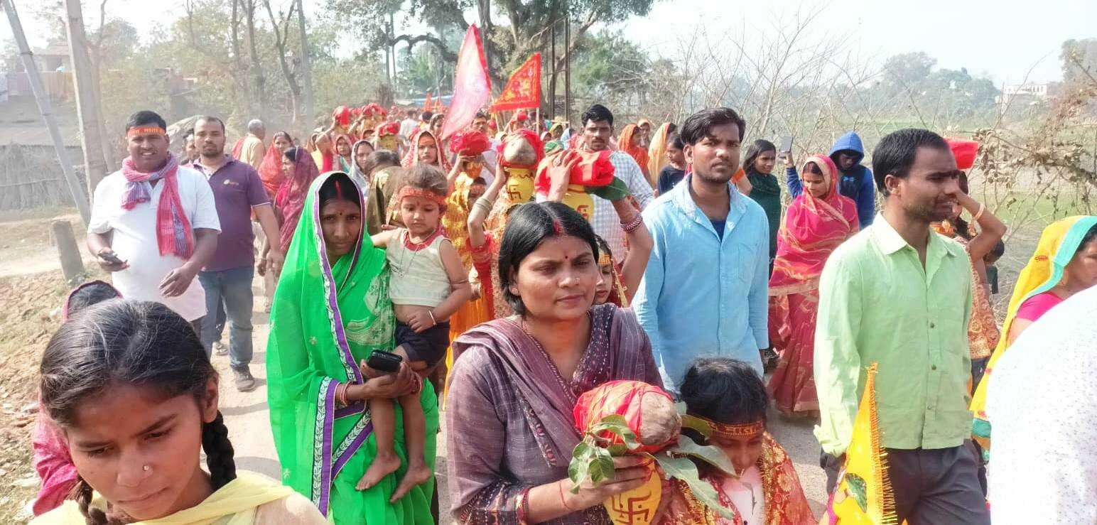 वीरपुर में मां भगवती की प्राण प्रतिष्ठा व अष्टयाम यज्ञ को लेकर निकाली गई भव्य कलश यात्रा 2