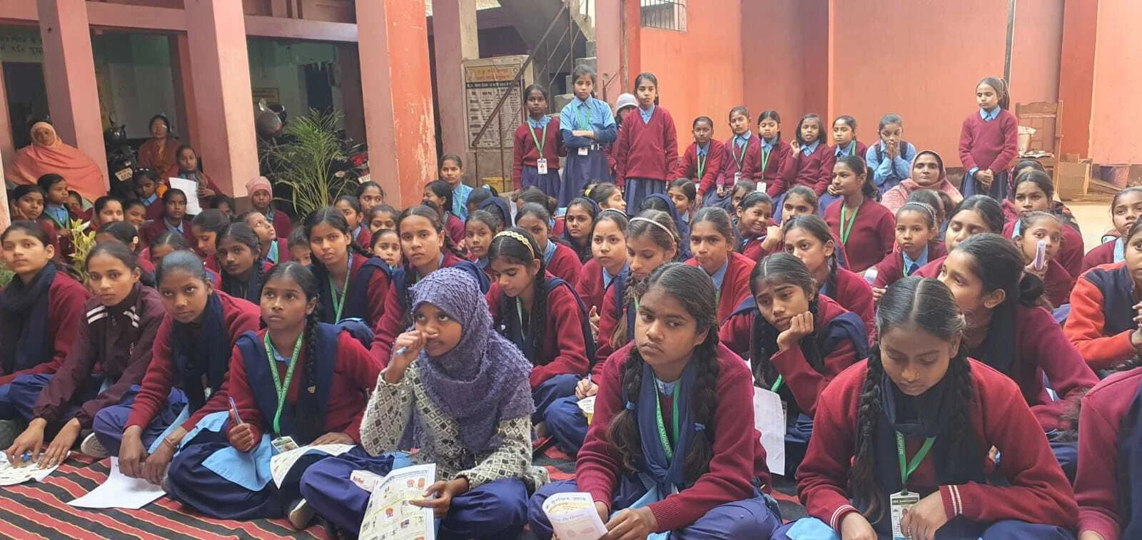 मिडिल स्कूल में गैस सुरक्षा शिविर आयोजित, छात्रों और रसोइयों को दिए गए सुरक्षा के 'पांच मंत्र 3