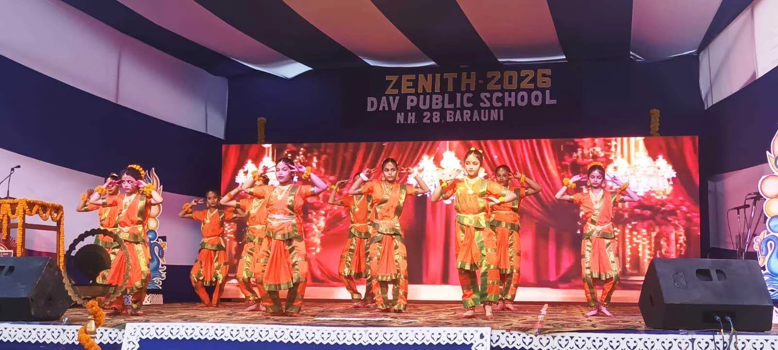डीएवी बरौनी के 'जेनिथ 2026' में बच्चों का जलवा, डीआईजी बोले- आधुनिक युग के लिए सर्वांगीण विकास जरूरी 3
