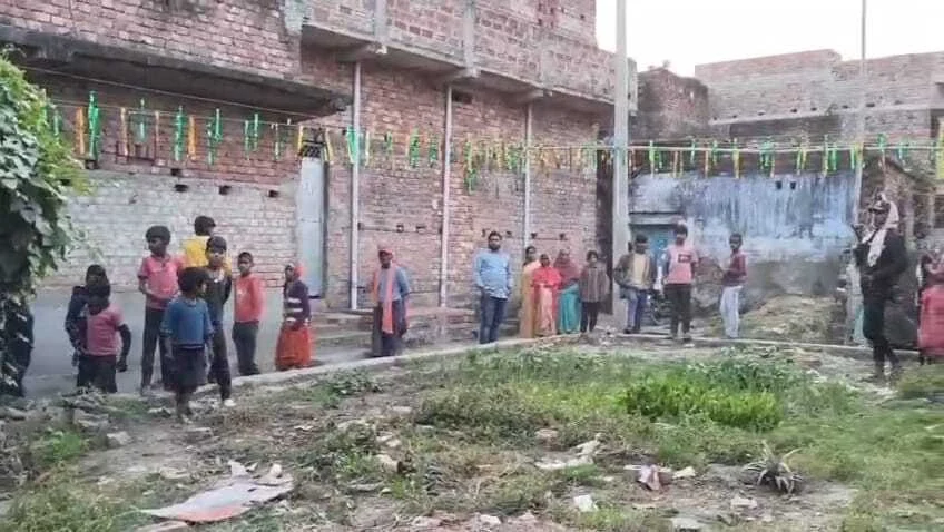 अज्ञात चोरों ने बंद पड़े घरों को बनाया निशाना, बंद पड़े आठ घरों से लाखो की हुई चोरी, पुलिस ने घरों को किया सील 2