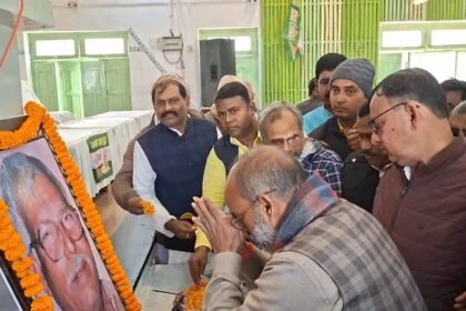 नीतीश के गृहक्षेत्र नालंदा में कर्पूरी जयंती फीकी, 225 कुर्सियां, मौजूद रहे सिर्फ 36 कार्यकर्ता 8