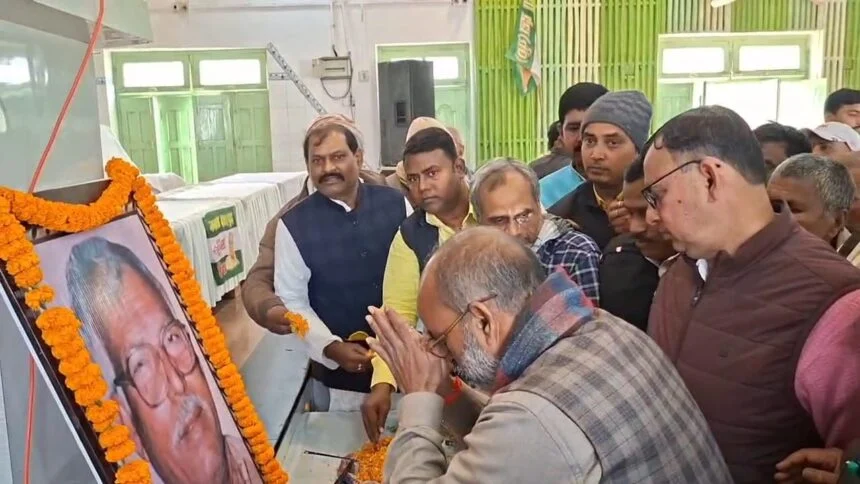 नीतीश के गृहक्षेत्र नालंदा में कर्पूरी जयंती फीकी, 225 कुर्सियां, मौजूद रहे सिर्फ 36 कार्यकर्ता 1