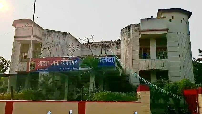 नालंदा: निजी स्कूल के हॉस्टल से दूसरी कक्षा का छात्र हुआ लापता,12 दिन बाद भी लापता छात्र का सुराग नहीं, परिजनों ने जताई अनहोनी की आशंका 2