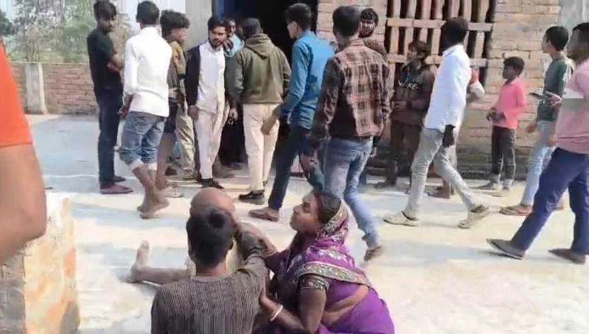 बेगूसराय में निर्माणाधीन मकान में फंदे से लटकी मिली सेंटिंग मिस्त्री की लाश, परिजनों ने लगाया हत्या का आरोप 5