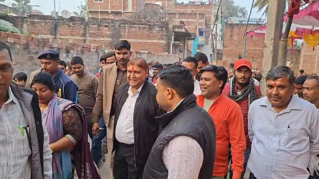 बिहार शरीफ में 1.96 करोड़ की लागत से महलपर में सड़क निर्माण शुरू, विधायक डॉ. सुनील कुमार ने किया शिलान्यास 5