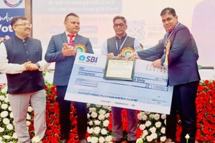 तेघड़ा SDM राकेश कुमार को मिला 'बेस्ट रिटर्निंग ऑफिसर' का राज्यस्तरीय सम्मान 27