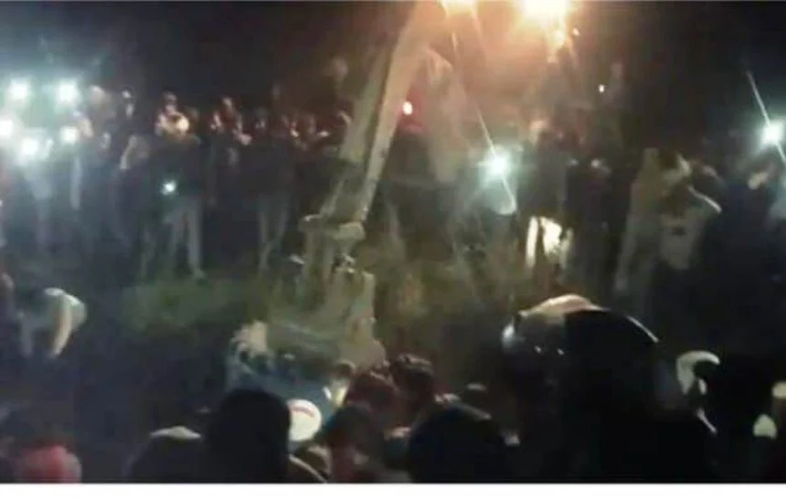 समस्तीपुर: विसर्जन कर लौट रहा ट्रैक्टर पलटा, दबने से दो की दर्दनाक मौत, दो गंभीर रूप से जख्मी 1