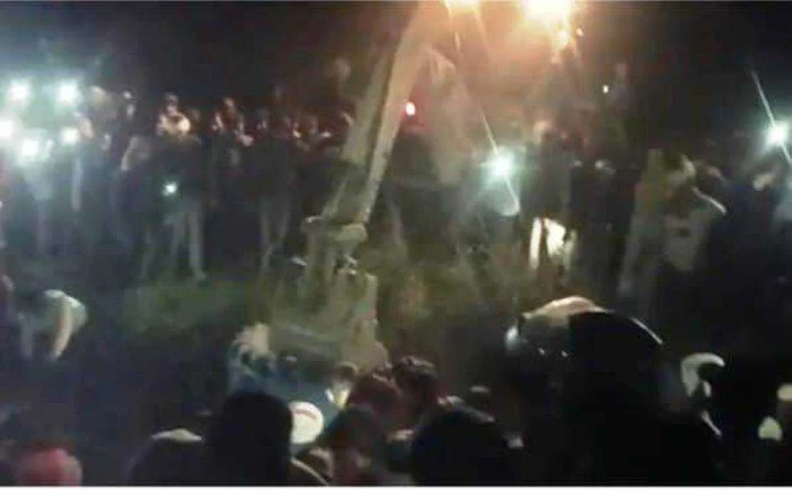 समस्तीपुर: विसर्जन कर लौट रहा ट्रैक्टर पलटा, दबने से दो की दर्दनाक मौत, दो गंभीर रूप से जख्मी 4