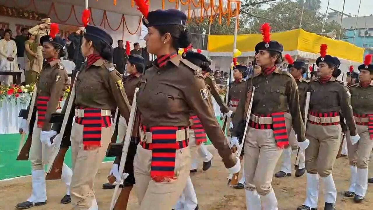 नालंदा: 77 वें गणतंत्र दिवस समारोह के मौके पर जिलाधिकारी कुंदन कुमार ने ऐतिहासिक सोगरा स्कूल के मैदान में किया झंडोतोलन, जिलेवासियो को दी शुभकामना 2