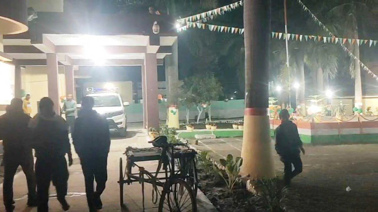 नालंदा में छात्रा ने पुलिस जवान पर जबरन गाड़ी में बैठाने और छेड़खानी का लगाया आरोप, हरनौत थाना मे पीड़िता ने दिया आवेदन.पुलिस मामले की जाँच मे जुटी 2