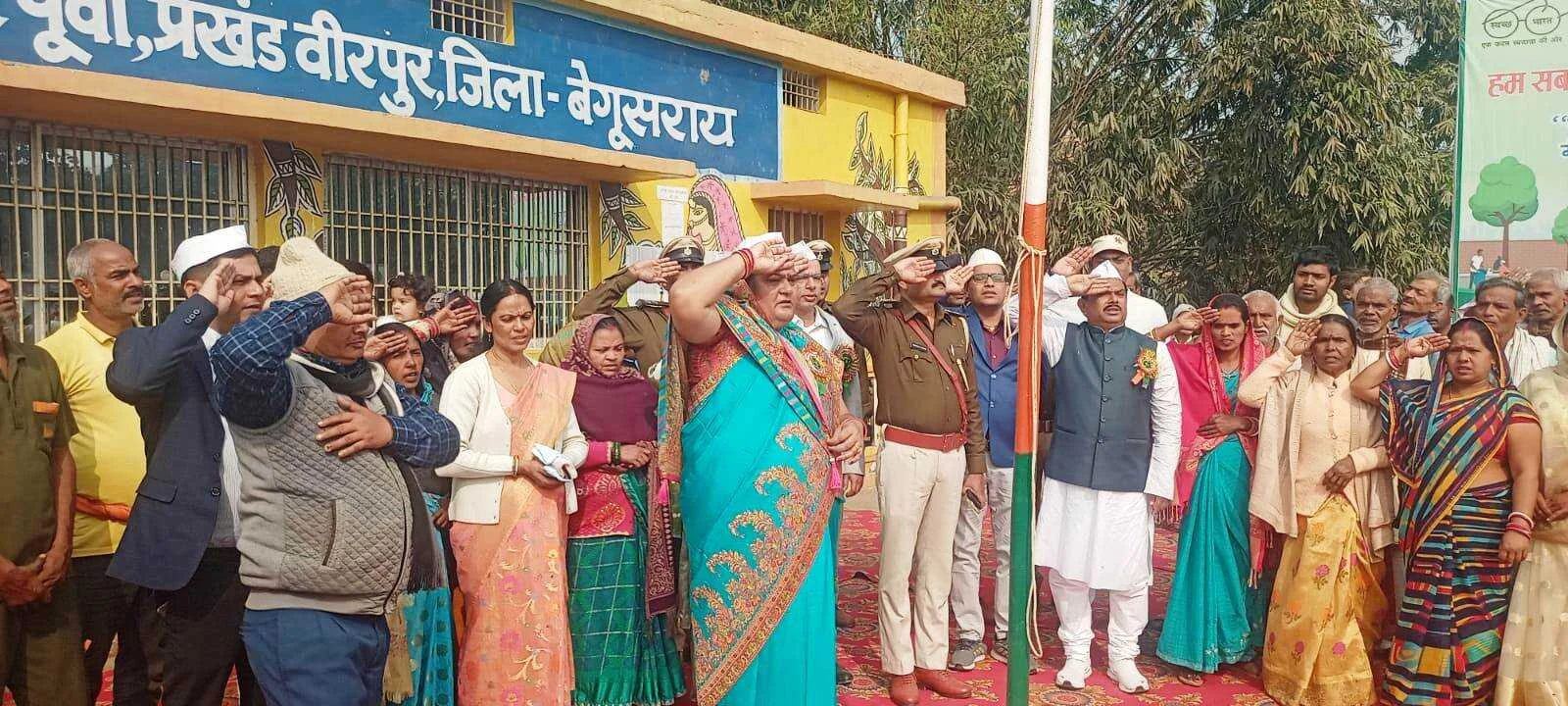 वीरपुर में धूमधाम से मनाया गया 77वां गणतंत्र दिवस, प्रखंड कार्यालय से लेकर पंचायतों तक शान से फहराया गया तिरंगा 3