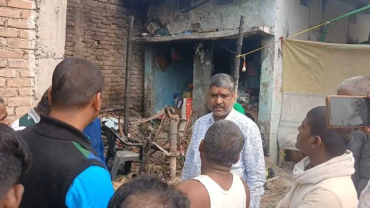 मानवता की मिसाल: सिलेंडर ब्लास्ट पीड़ितों की मदद के लिए आगे आए समाजसेवी राजू सहनी, दिया 6 महीने का राशन 2