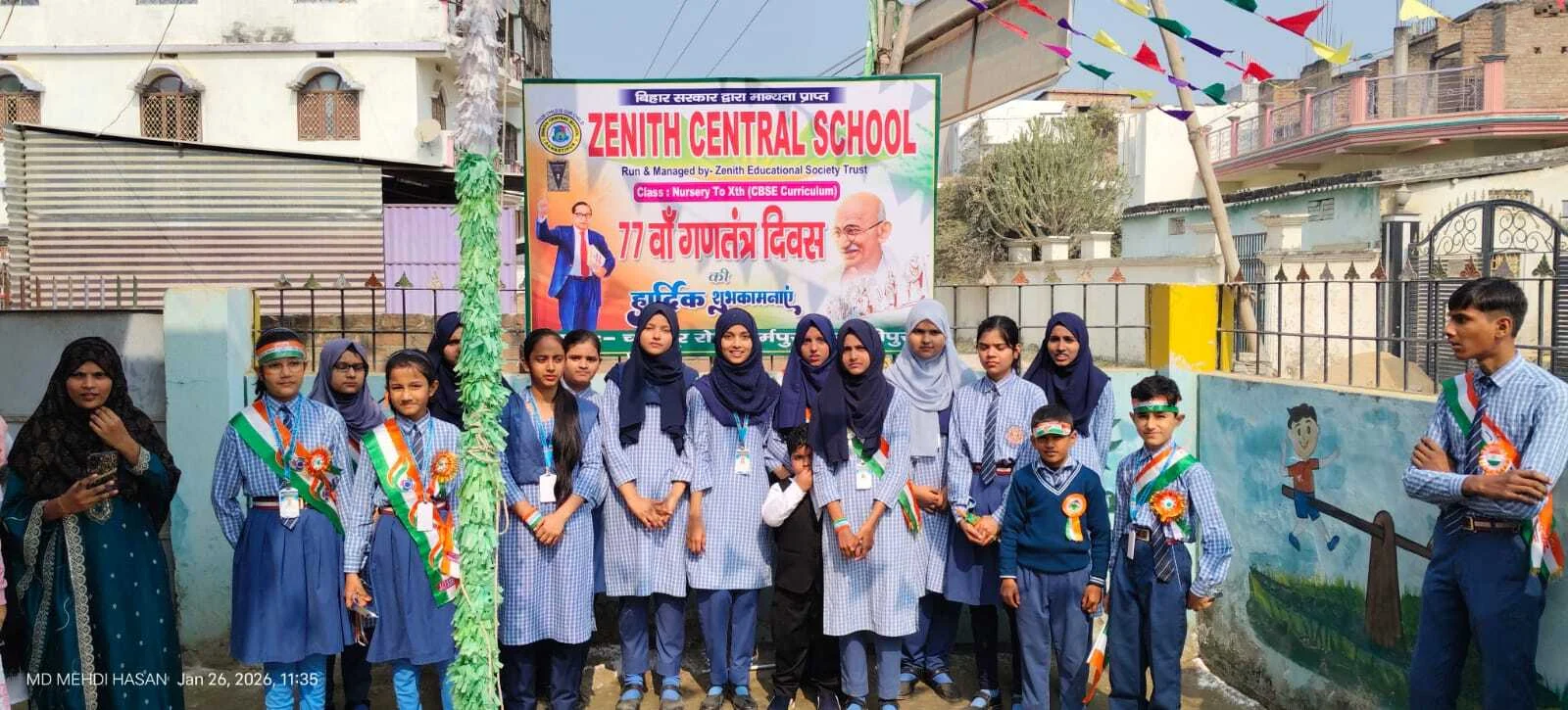 समस्तीपुर: जेनिथ सेंट्रल स्कूल में धूमधाम से मनाया गया 77वां गणतंत्र दिवस; निदेशक मज़हर आलम ने किया ध्वजारोहण 7