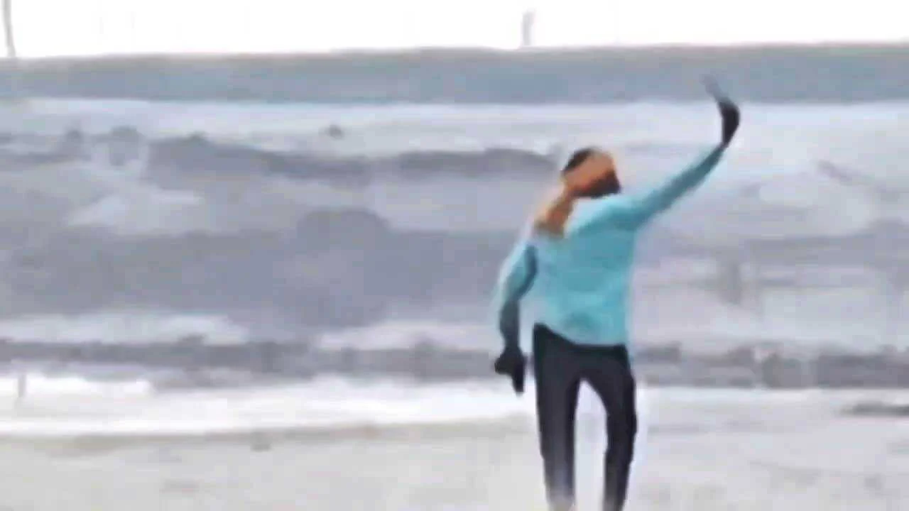 बेगूसराय के सिमरिया में अपराधियों का तांडव, पहले युवकों को पीटा, फिर हथियार लहराकर फैलाई दहशत; सोशल मीडिया पर वायरल हुआ वीडियो 4