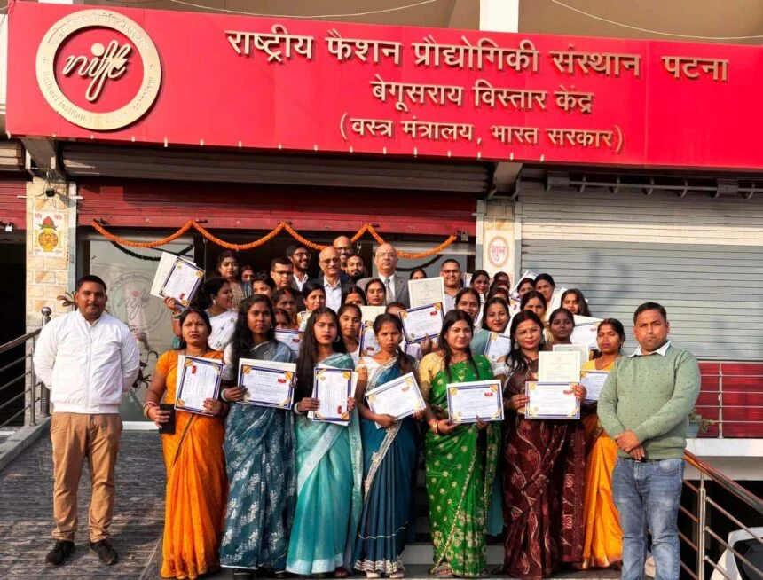 बेगूसराय में महिला सशक्तिकरण की नई उड़ान: NIFT और ABFRL ने जीविका दीदियों को दिया प्रशिक्षण, 6 महीने में शुरू होगी फैक्ट्री; 400 मशीनों पर मिलेगा रोजगार 1