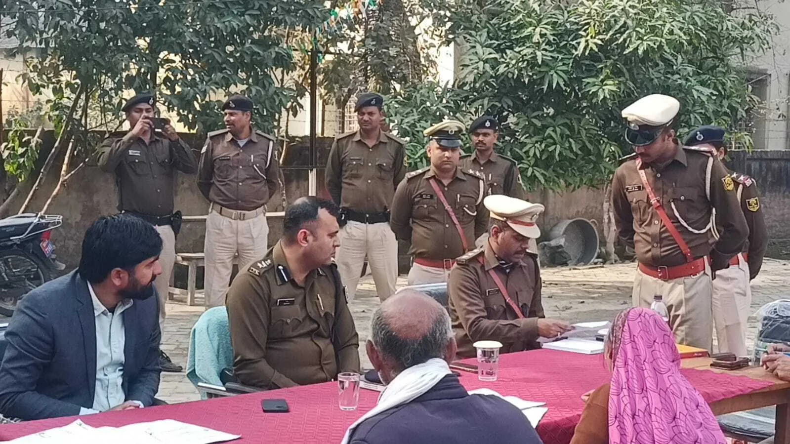 भगवानपुर थाना में जुटी फरियादियों की भीड़; एसपी की मौजूदगी में 10 भूमि विवादों का ऑन-द-स्पॉट निपटारा 3