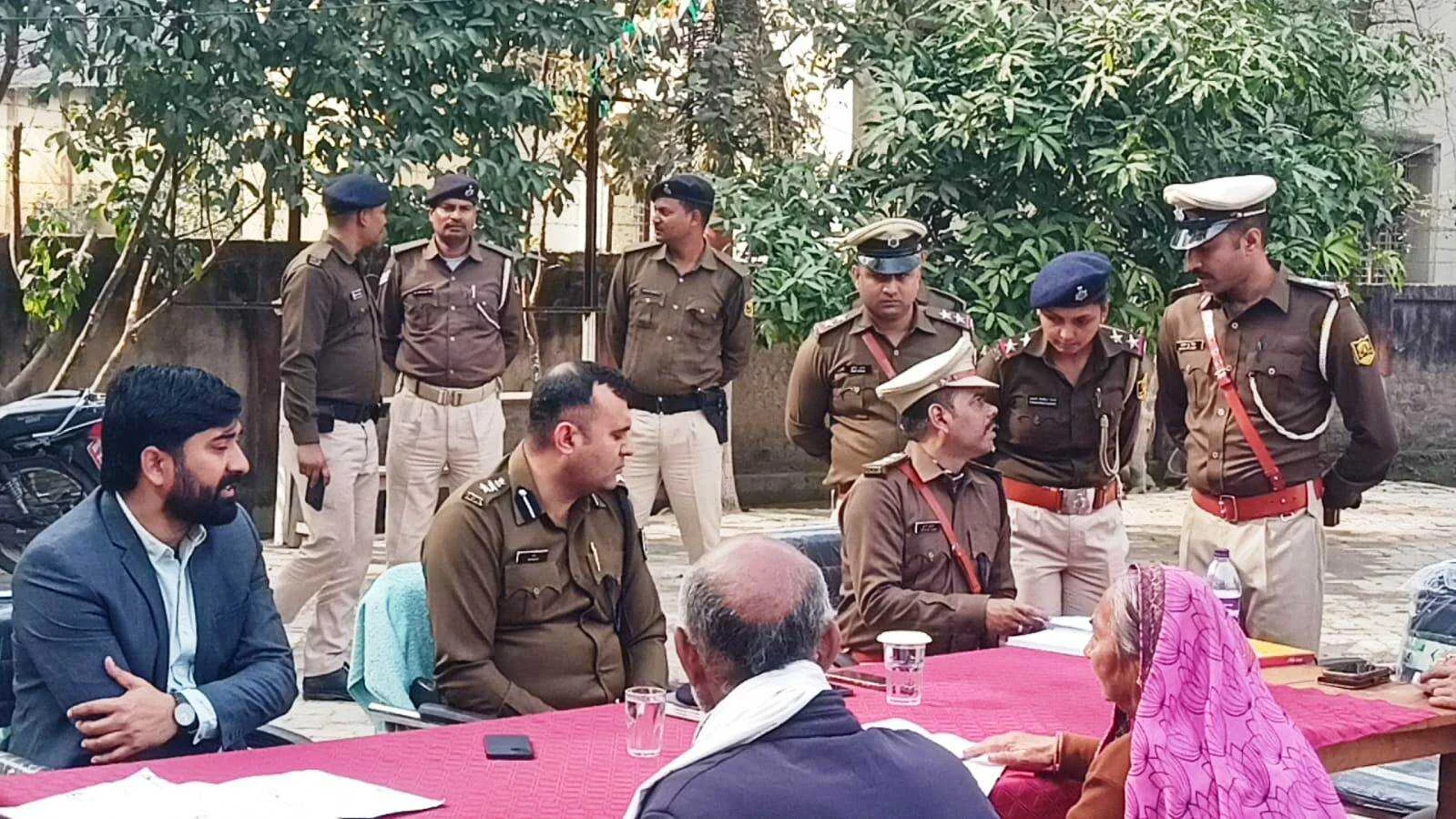 भगवानपुर थाना में जुटी फरियादियों की भीड़; एसपी की मौजूदगी में 10 भूमि विवादों का ऑन-द-स्पॉट निपटारा 4