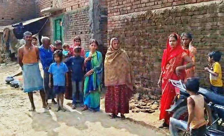 नालंदा में पुलिसिया तांडव ! छापेमारी के नाम पर महिलाओं से मारपीट, वीडियो वायरल 3