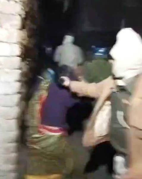 नालंदा में पुलिसिया तांडव ! छापेमारी के नाम पर महिलाओं से मारपीट, वीडियो वायरल 2