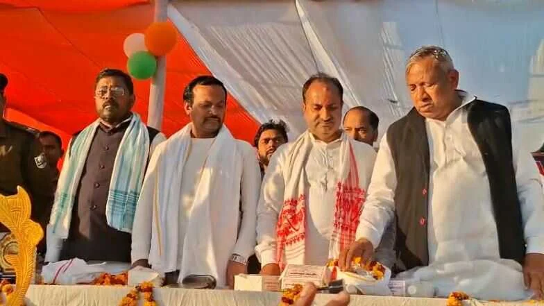 बेगूसराय: मुंगेर पुल के पास तेज रफ्तार ट्रक का कहर, सड़क पार कर रहे दूसरे ट्रक चालक को कुचला, मौके पर ही मौत 2