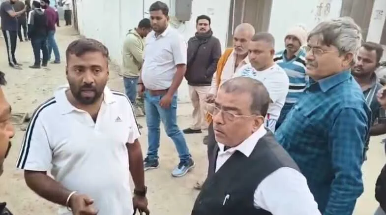 समस्तीपुर: सहायक काराधीक्षक की पत्नी का फंदे से लटका मिला शव, मायके वालों ने लगाया दहेज के लिए हत्या का आरोप 3