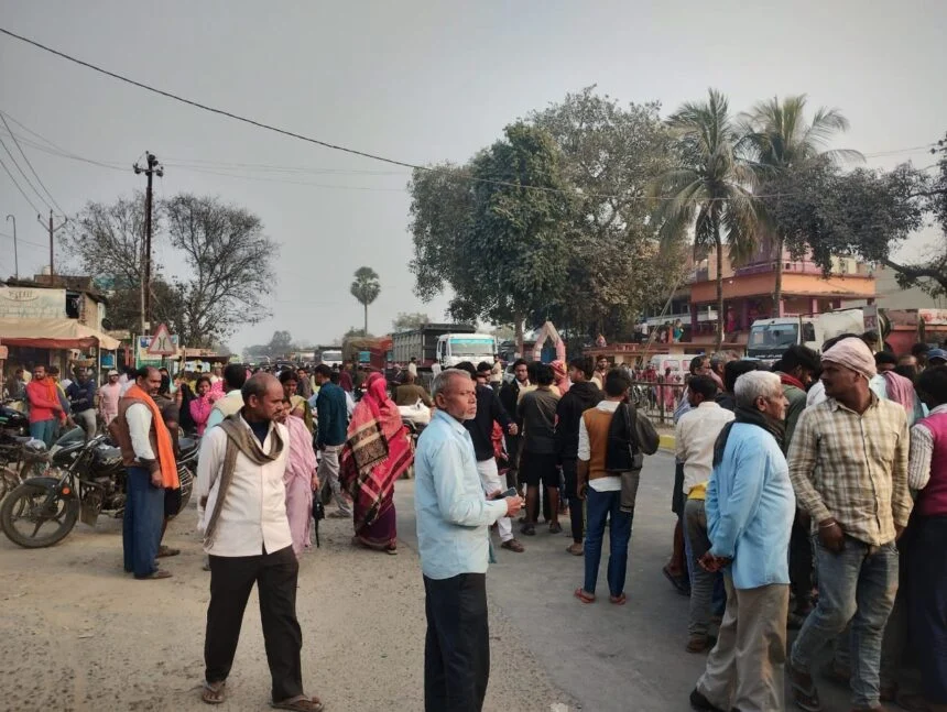 समस्तीपुर में ट्यूशन पढ़ाकर लौट रहे युवक की गोलियों से भूनकर हत्या, आक्रोशित लोगों ने NH जाम किया 1
