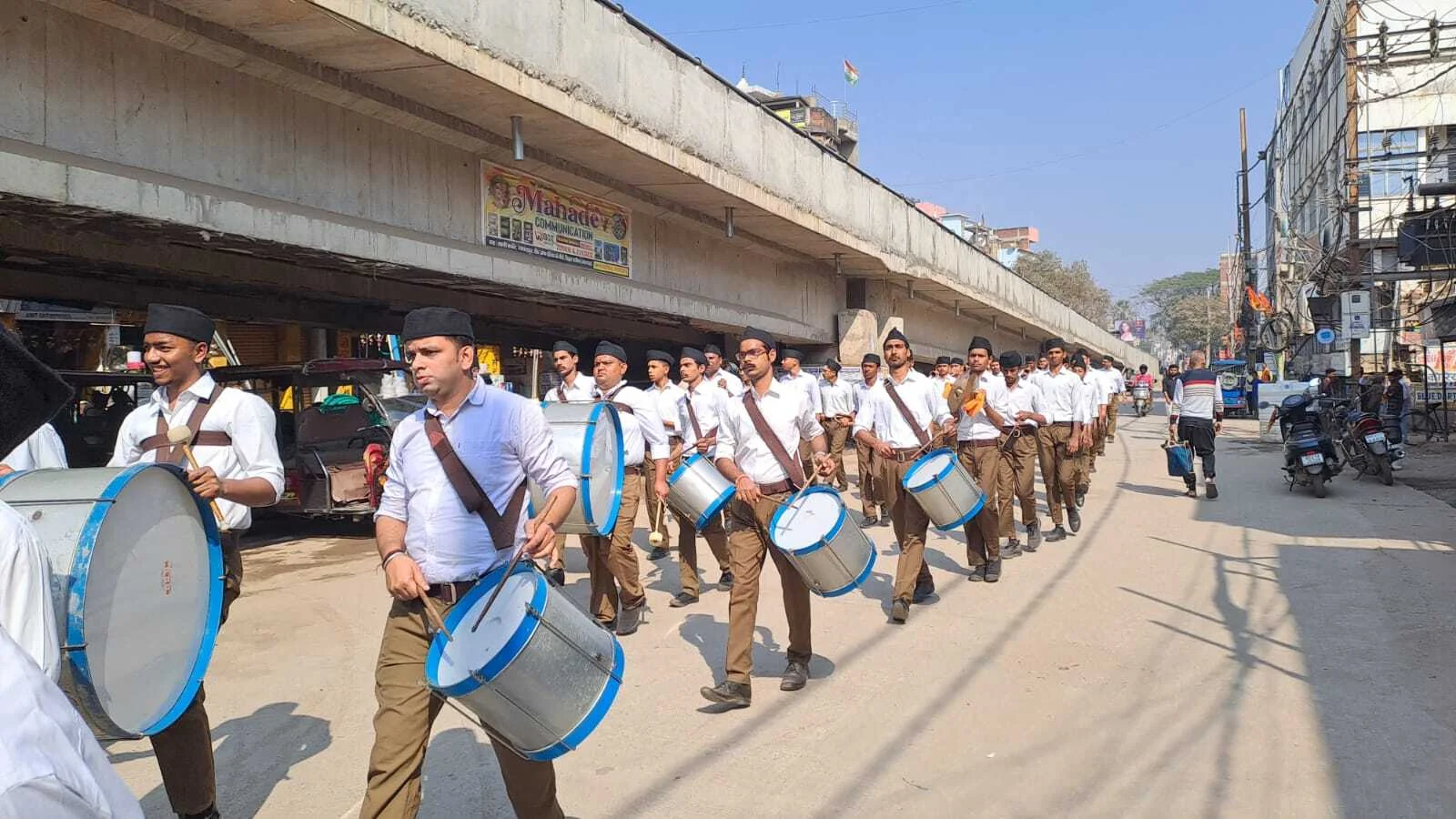 नालंदा-महाशिवरात्रि पर बिहारशरीफ में RSS का भव्य घोष पथ संचलन, संघ स्वयंसेवकों की अनुशासित कदमताल, संघ स्वयंसेवकों ने दिया एकता और अनुशासन का संदेश 2