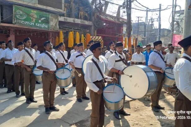नालंदा-महाशिवरात्रि पर बिहारशरीफ में RSS का भव्य घोष पथ संचलन, संघ स्वयंसेवकों की अनुशासित कदमताल, संघ स्वयंसेवकों ने दिया एकता और अनुशासन का संदेश 7