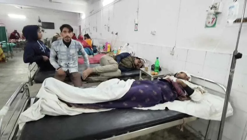 बेगूसराय में एक लाख रुपये रंगदारी नहीं देने पर घर में घुसकर पूरे परिवार को रॉड से पीटा, पिता-पुत्र समेत तीन लोग गंभीर रूप से घायल 13